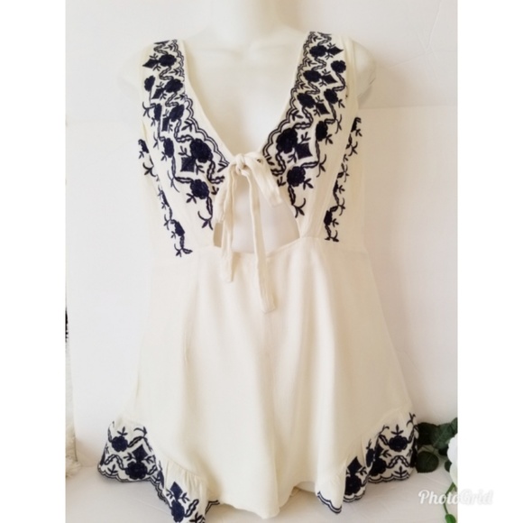 Promesa Pants - Promesa White Embroidered Blue Flower Romper